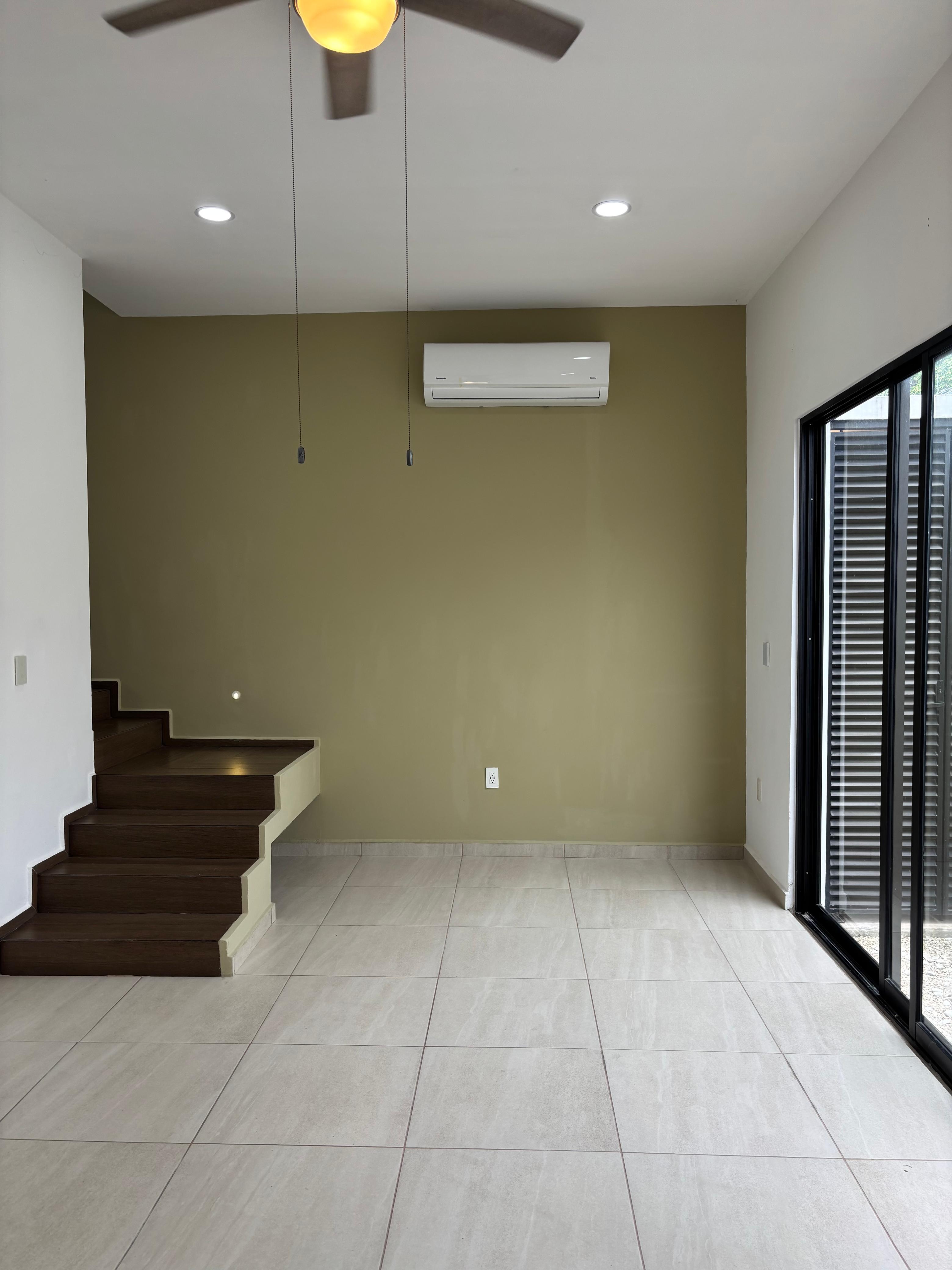 Town House for rent: Prime location and solar energy.