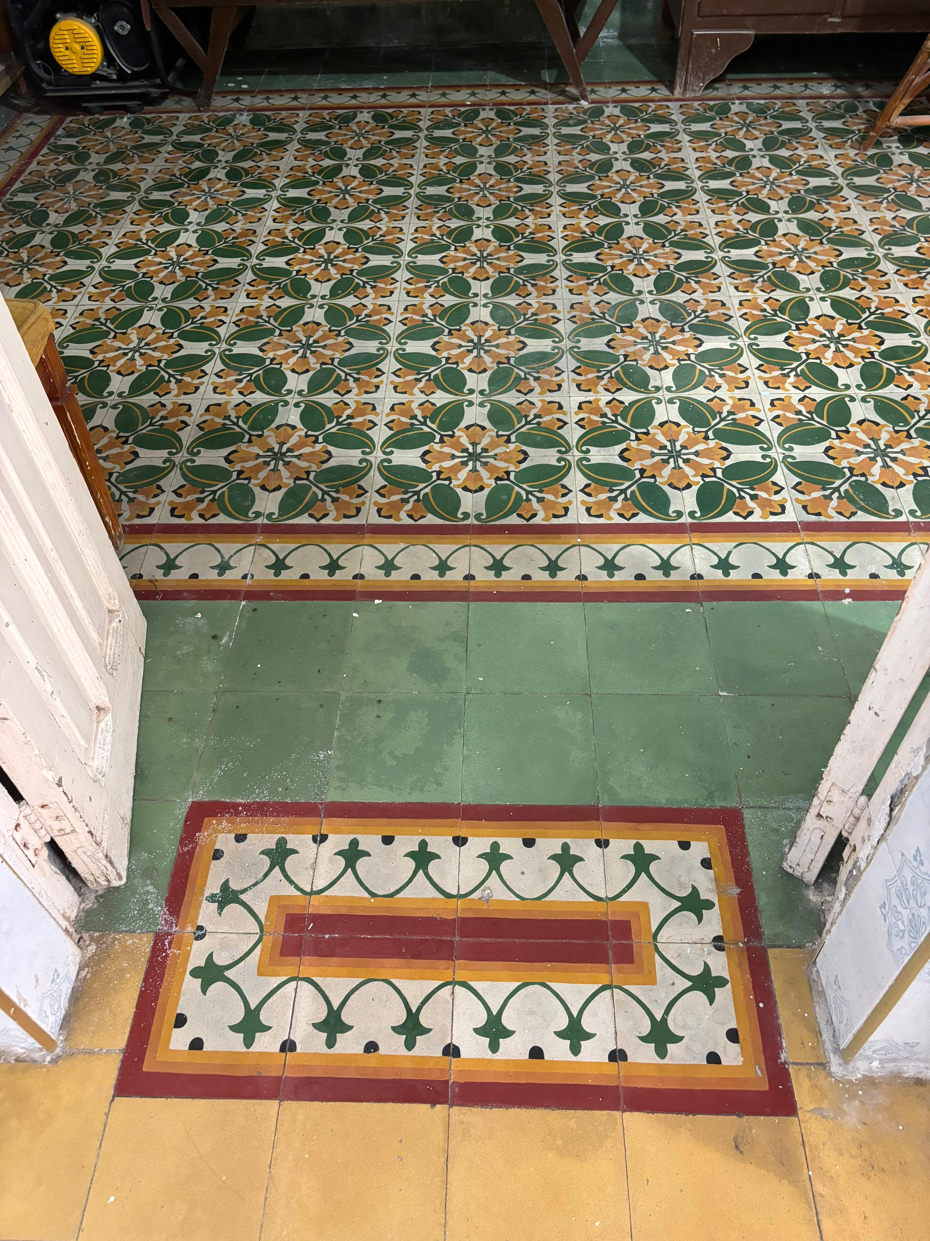 House to remodel one block from La Plancha