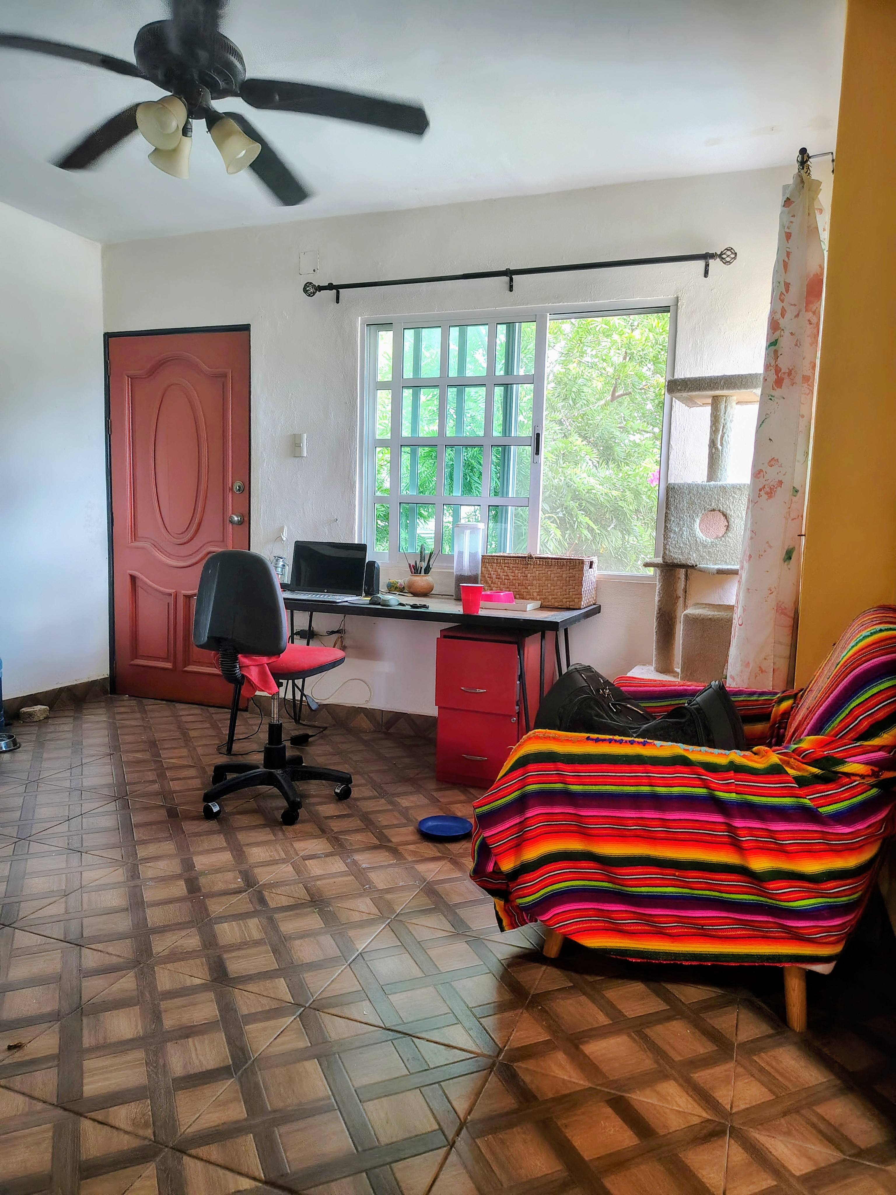 Hermosa Casa de 2 Dormitorios con Impresionante Piscina en Santiago