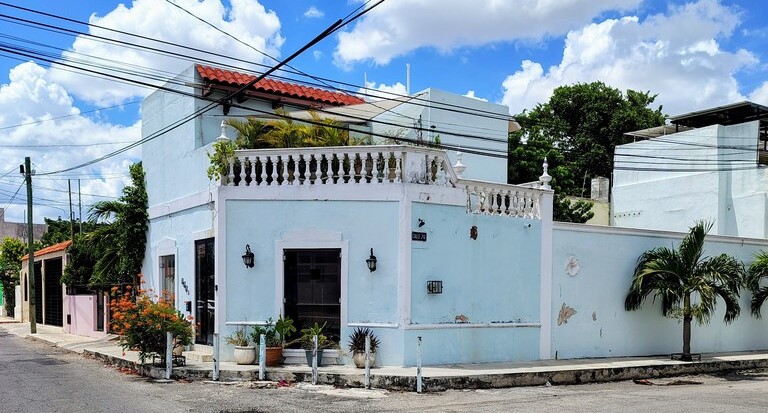 Hermosa Casa de 2 Dormitorios con Impresionante Piscina en Santiago