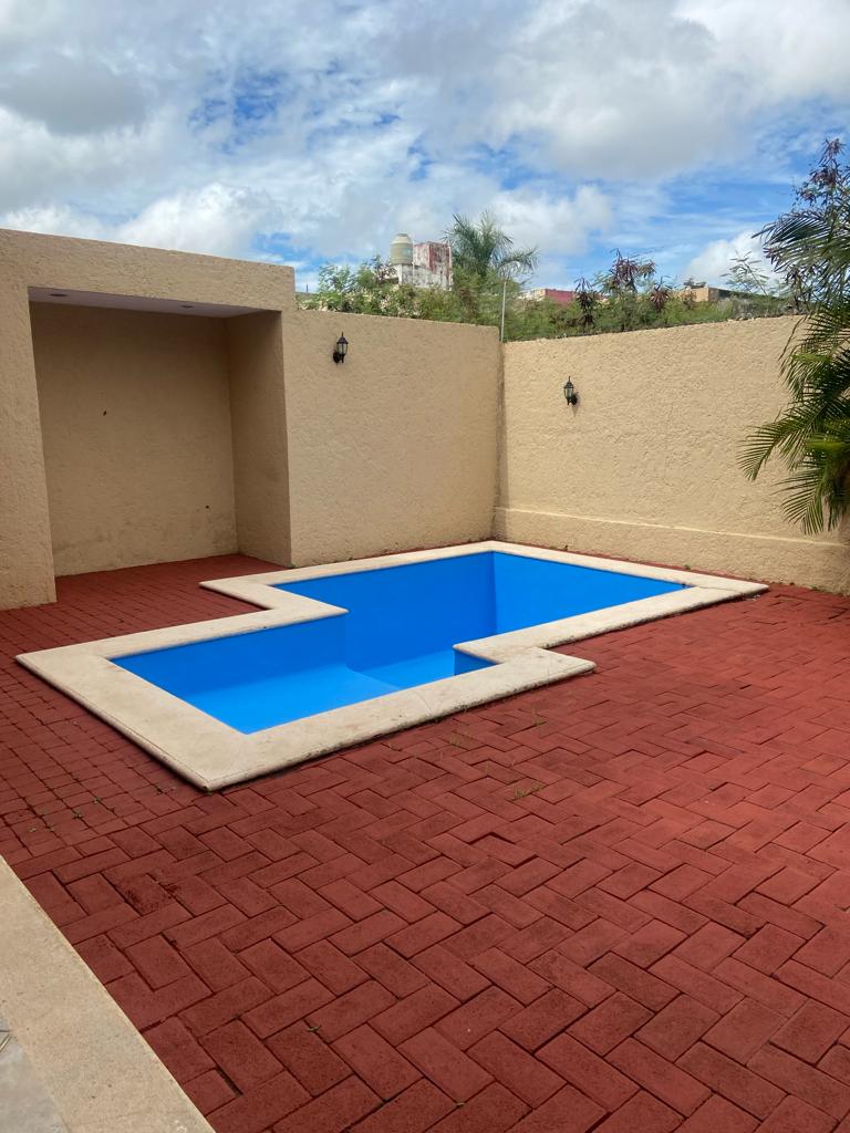 Amplia y con piscina en Loma Bonita