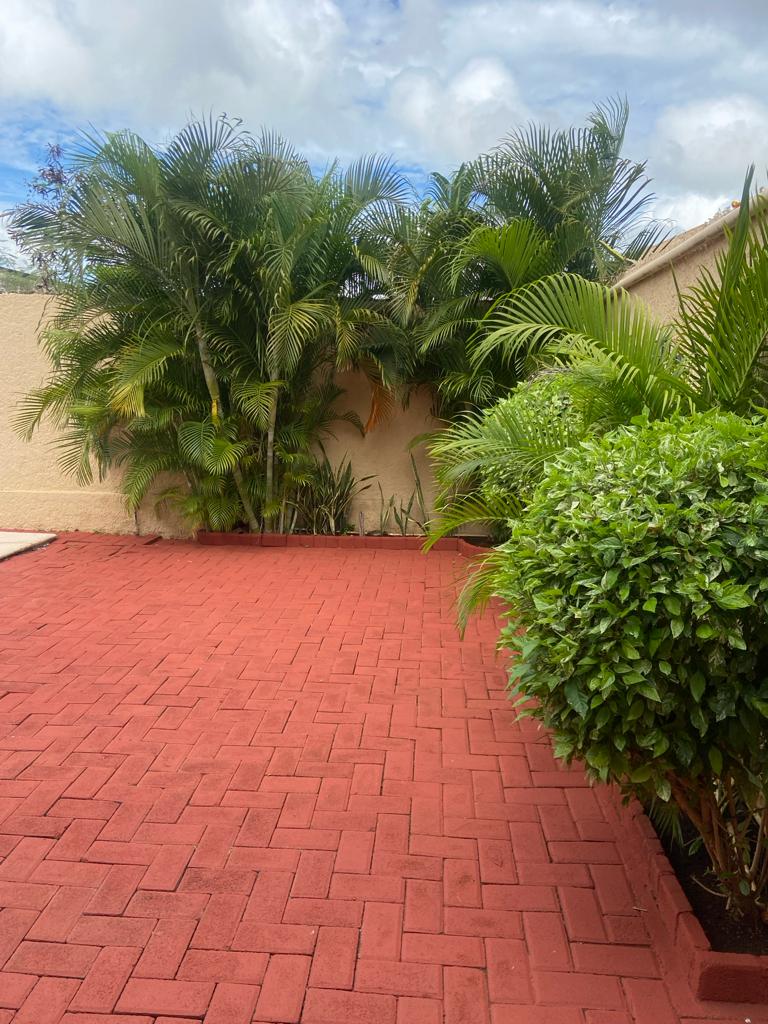 With swimming pool in Loma Bonita