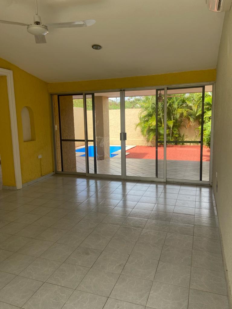 Amplia y con piscina en Loma Bonita