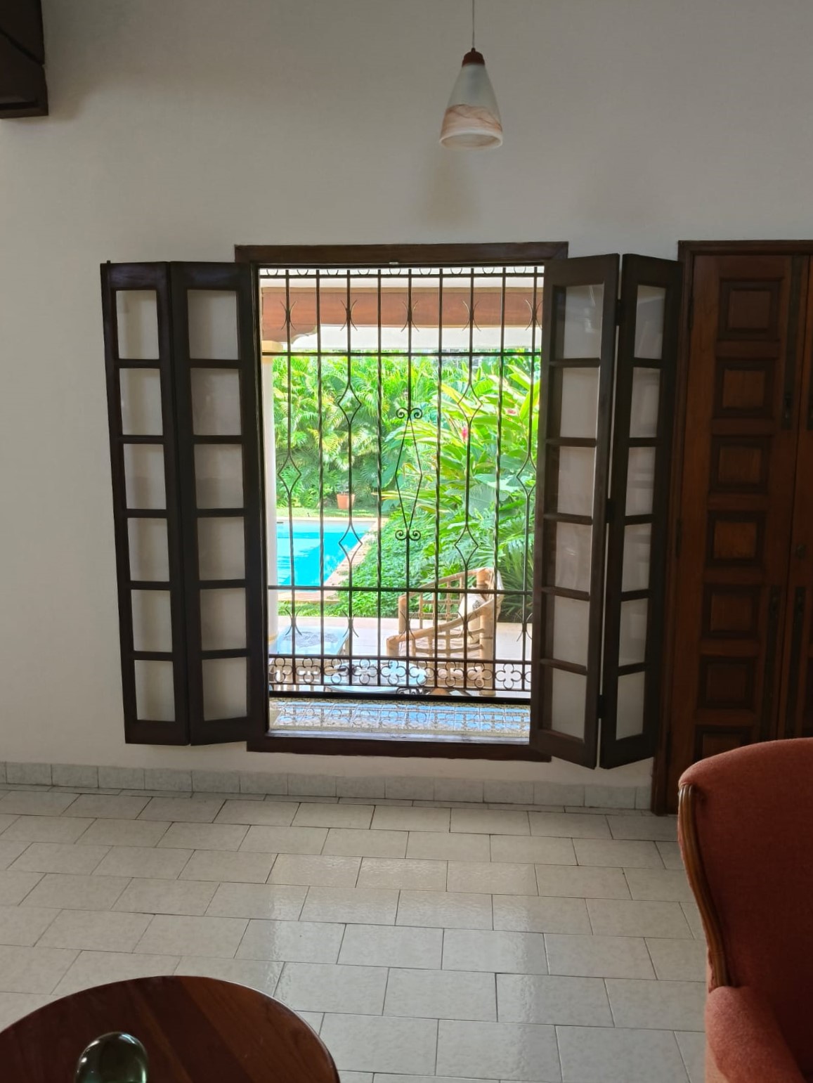 Casa remodelada y amueblada en la García Ginerés