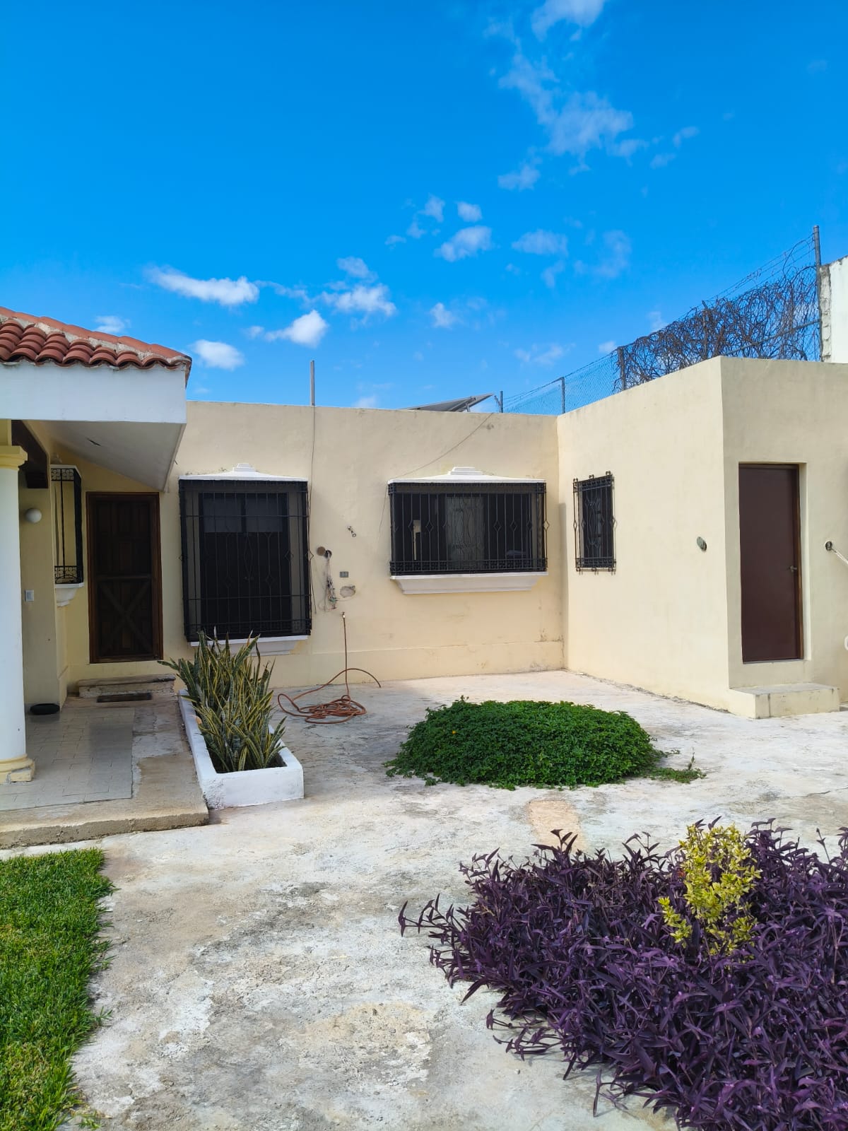 Casa remodelada y amueblada en la García Ginerés