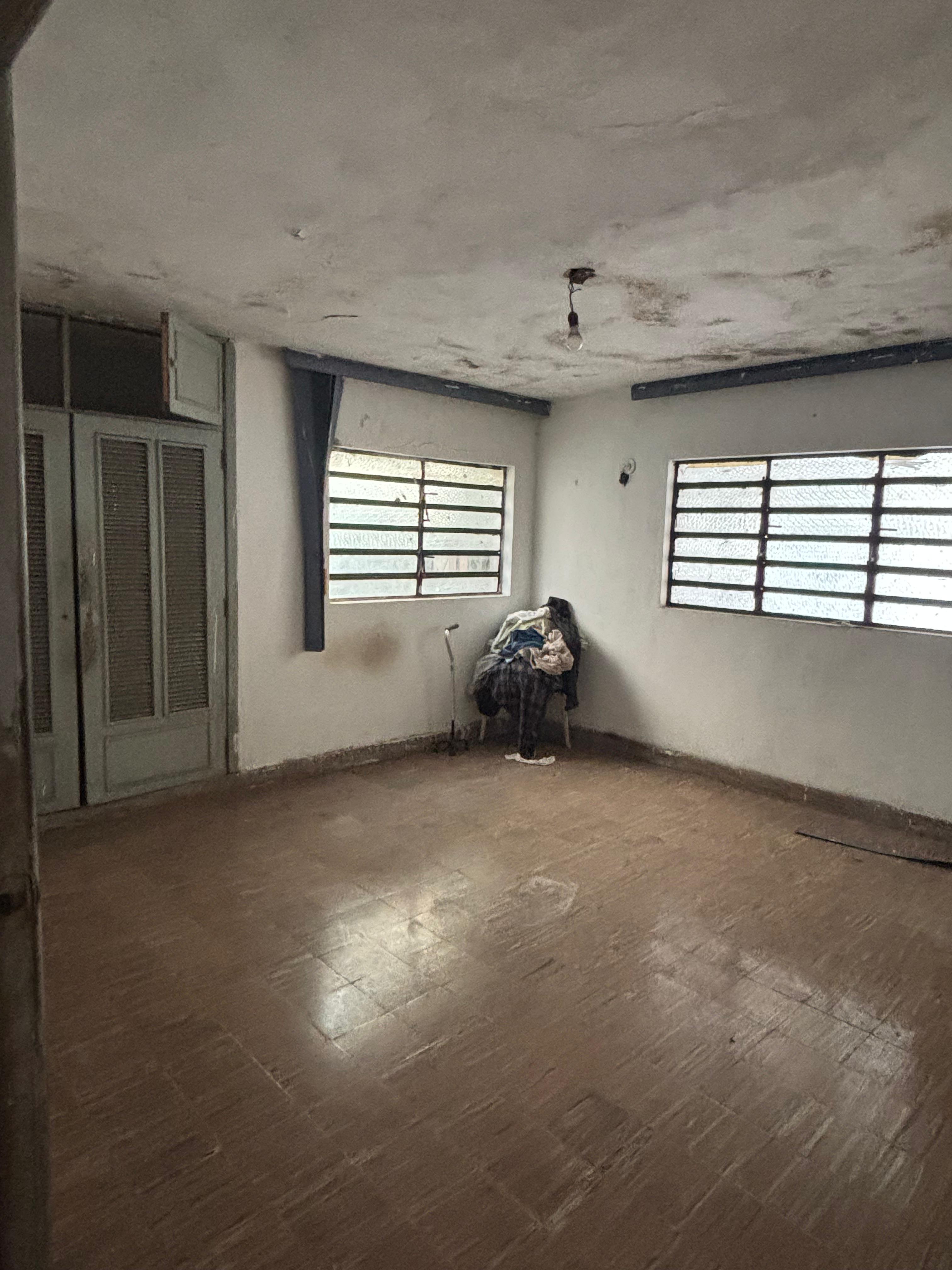 Casa de una planta con super terreno