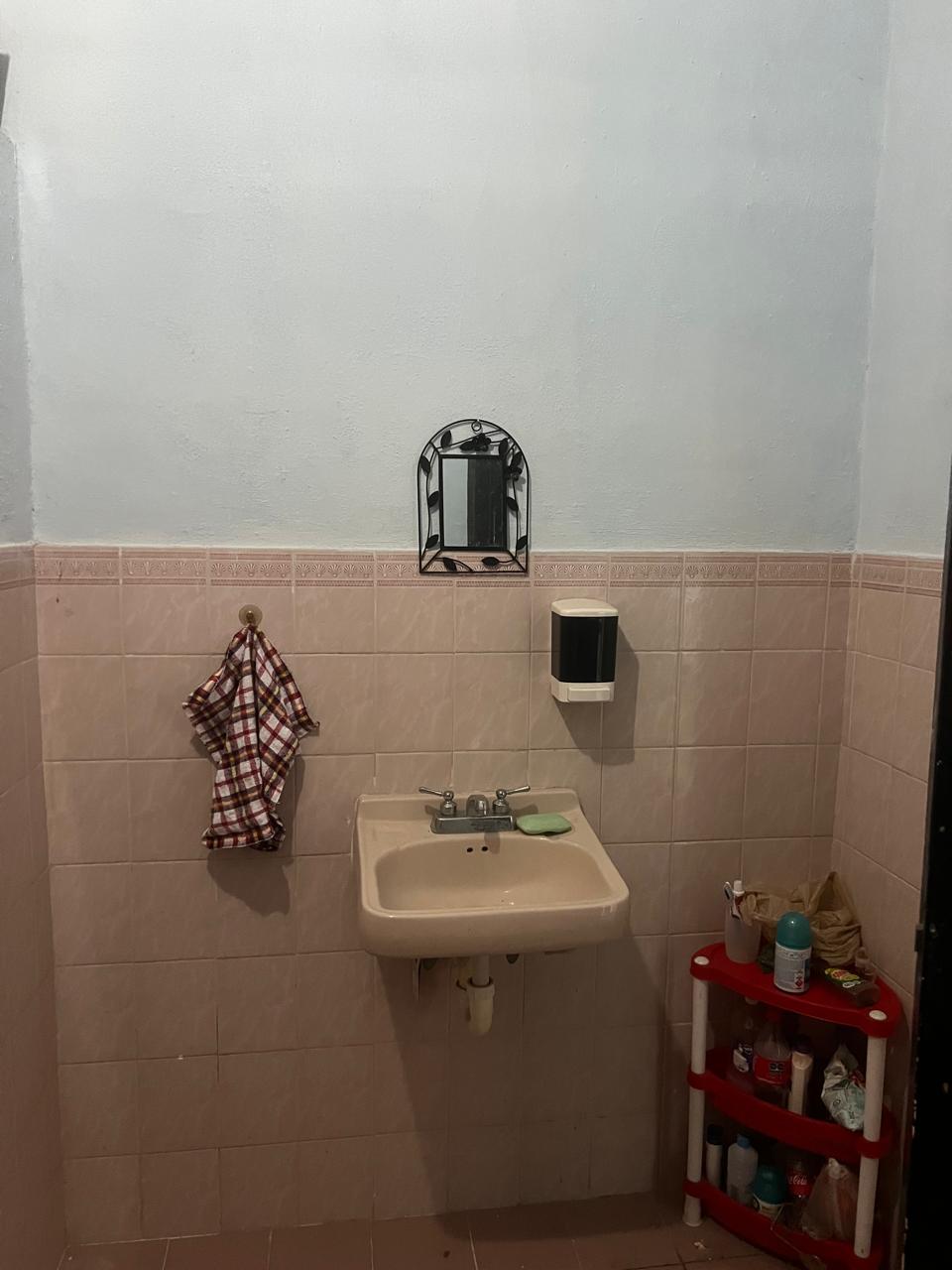 Charming Centro Fixer-Upper with Endless Potential