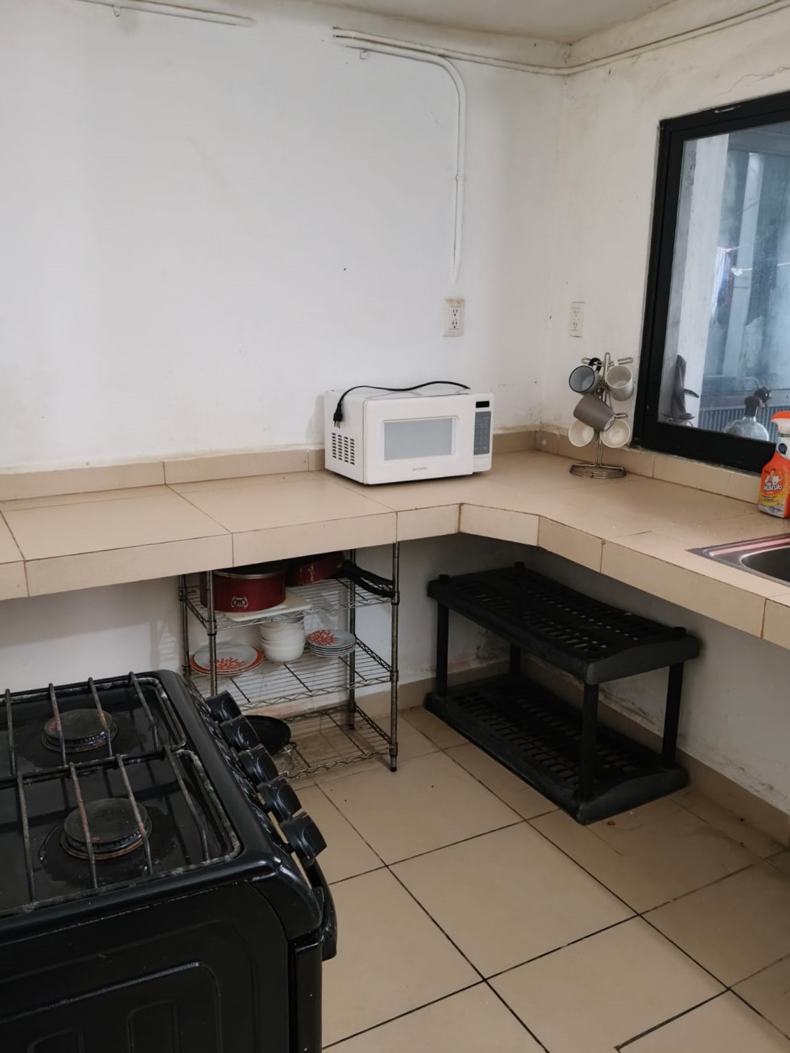 fully furnished and ready to go in La Petronila downtown!