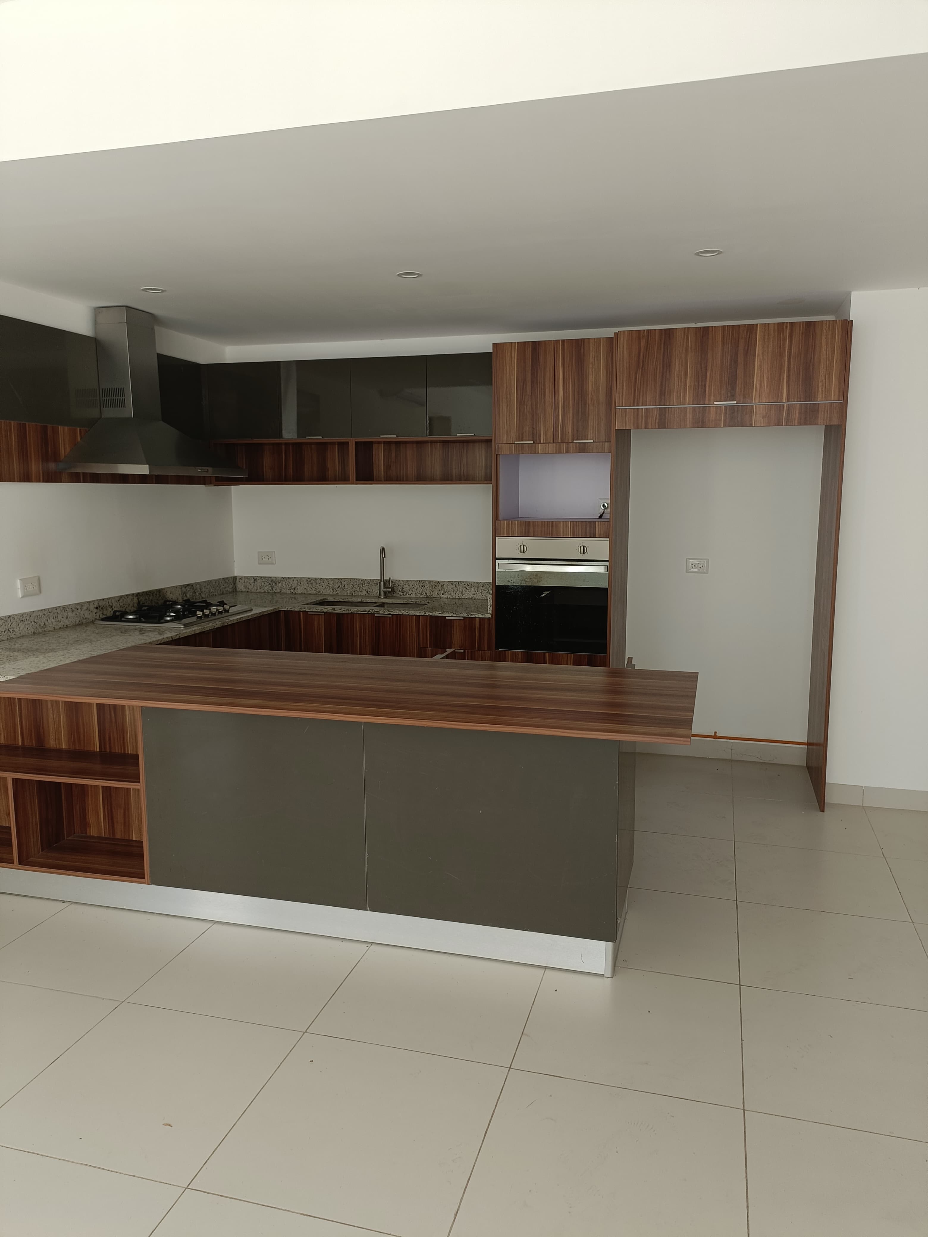 Excellent ground-floor apartment with private garden