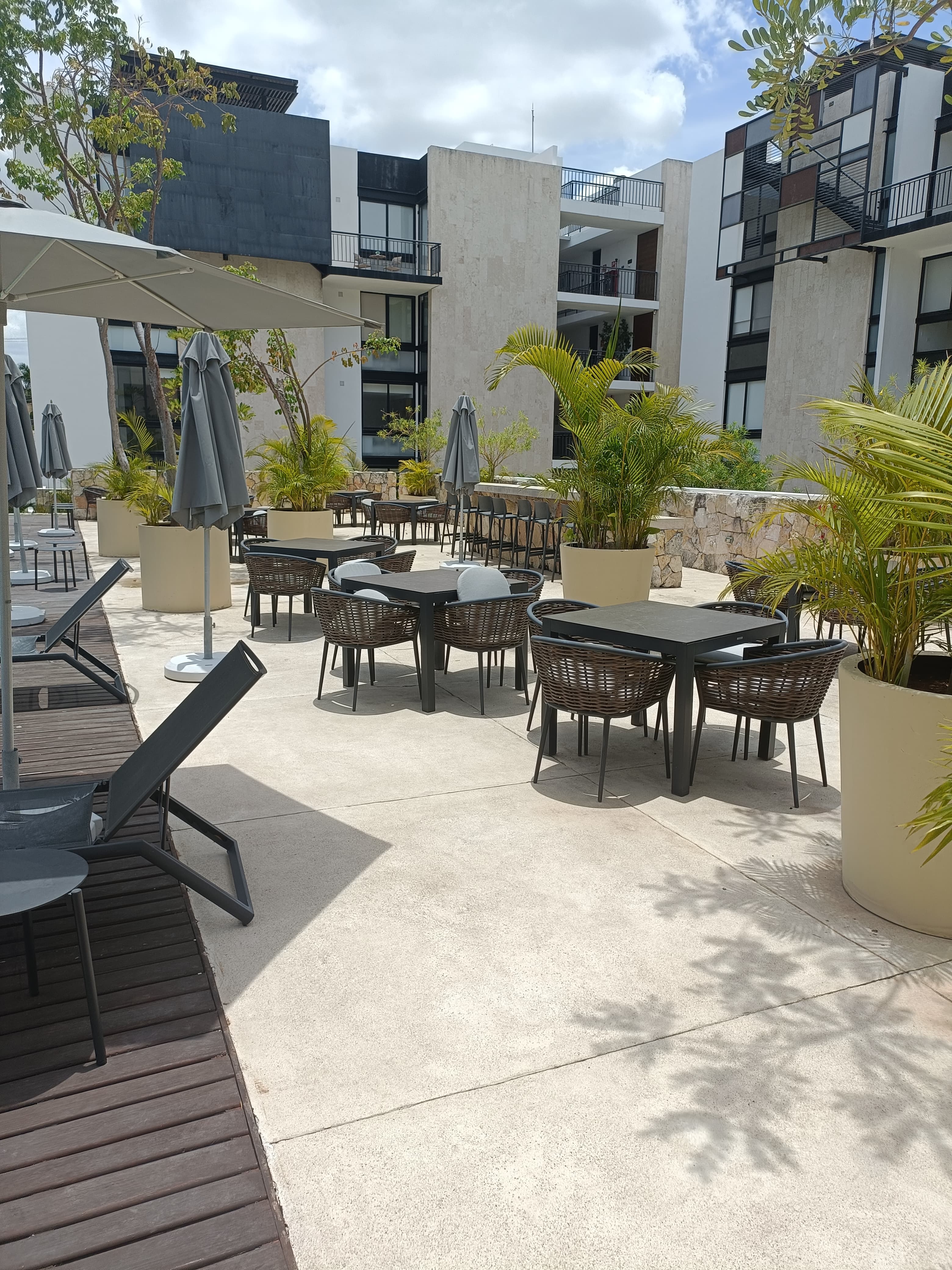 Excellent ground-floor apartment with private garden