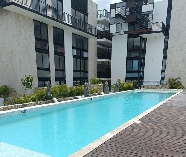Excellent ground-floor apartment with private garden