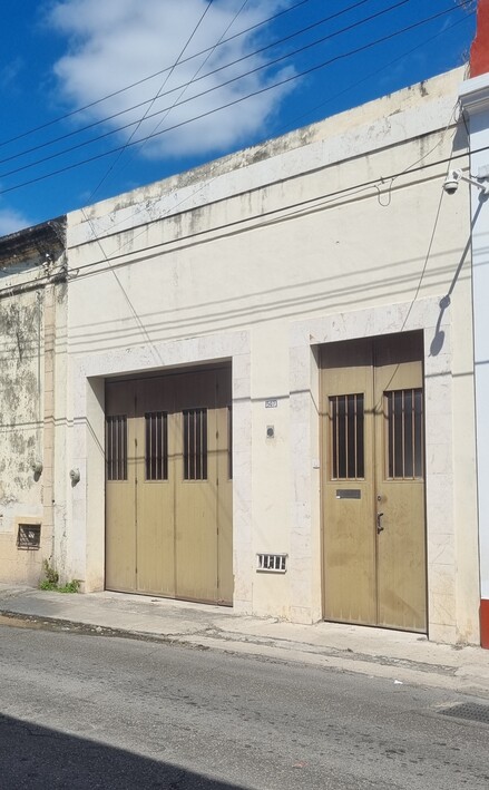 House with garage in Santa Ana