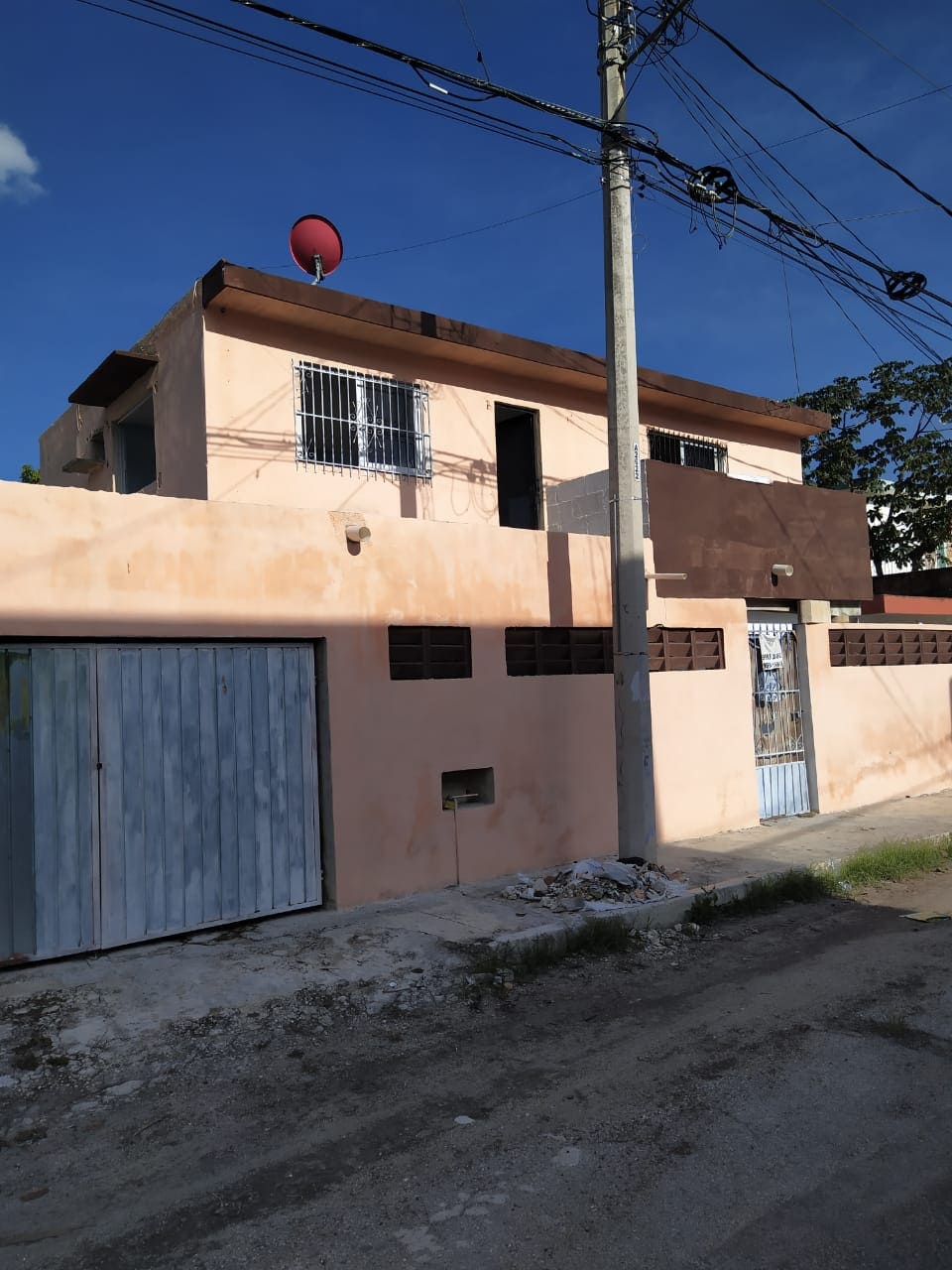 Two story family home in centro.