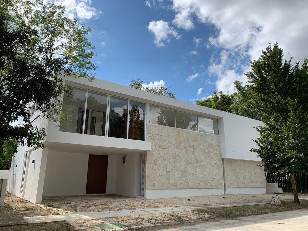 Modern and with swimming pool, Yucatan Country Club